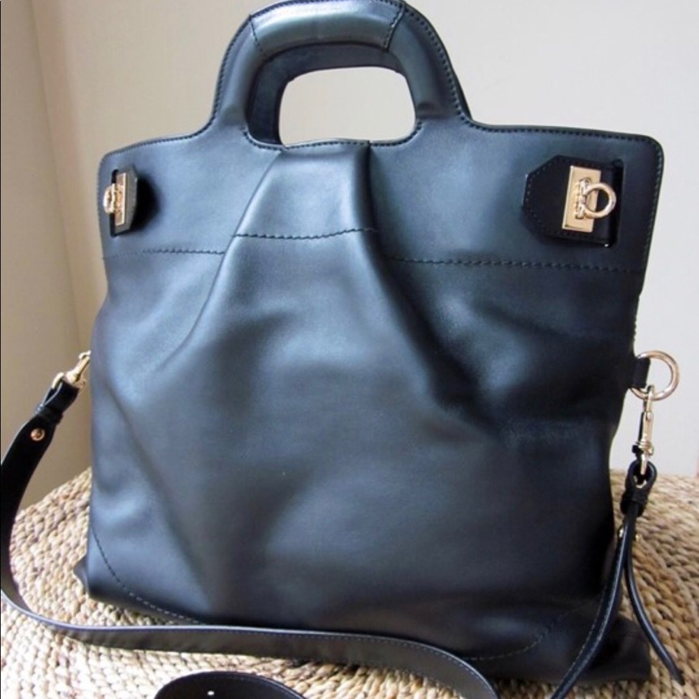 Authentic!Brand New Salvatore Ferragamo Shoulder W